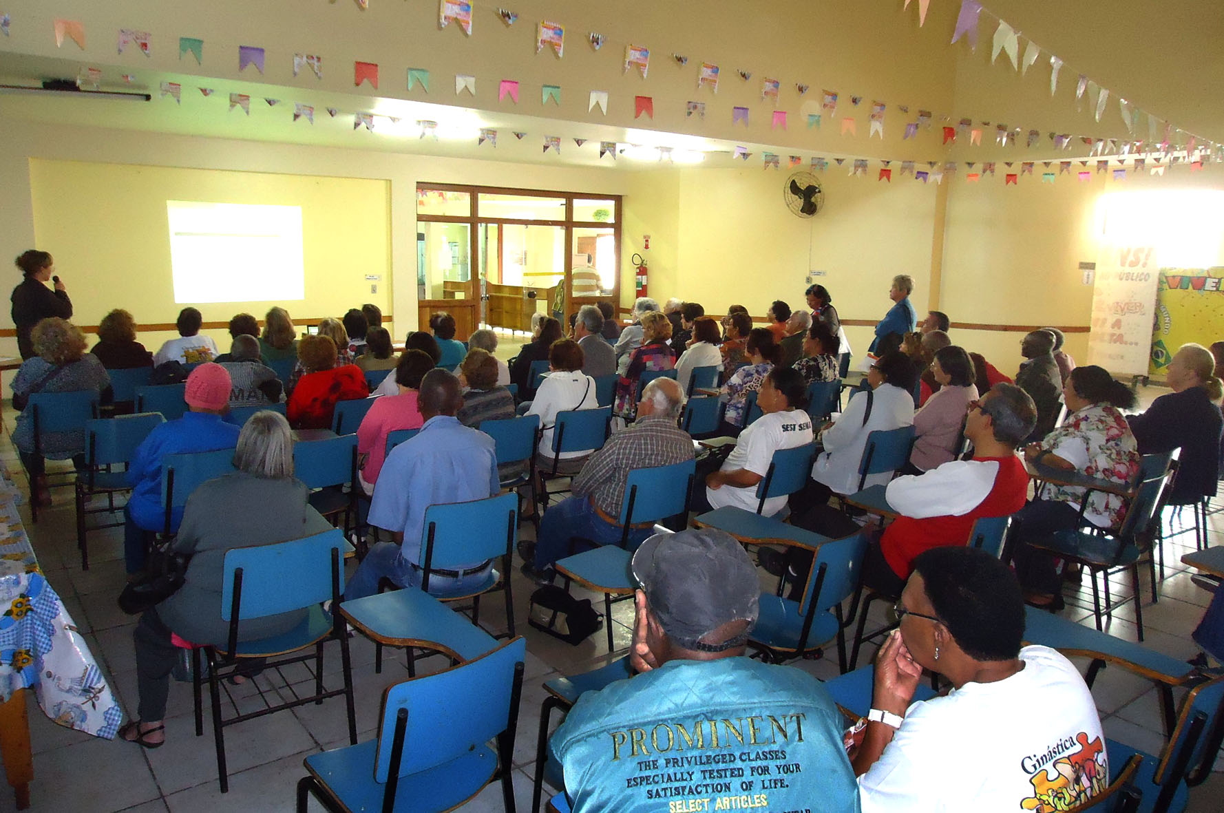 Portal de Notcias PJF | Centro de Convivncia do Idoso - Projeto Cidadania discute gratuidade em viagens intermunicipais | SDS - 23/7/2014